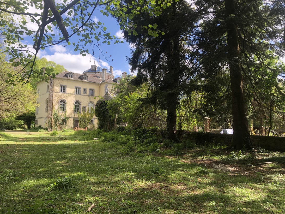 Château du 19ème siècle de 750 m2 à restaurer sur 7,8 hect secteur Béarn